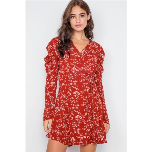 On sale. Red floral wrap dress - Picture 3 of 4